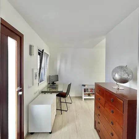 Casahost Townhouse Lise 卡门港